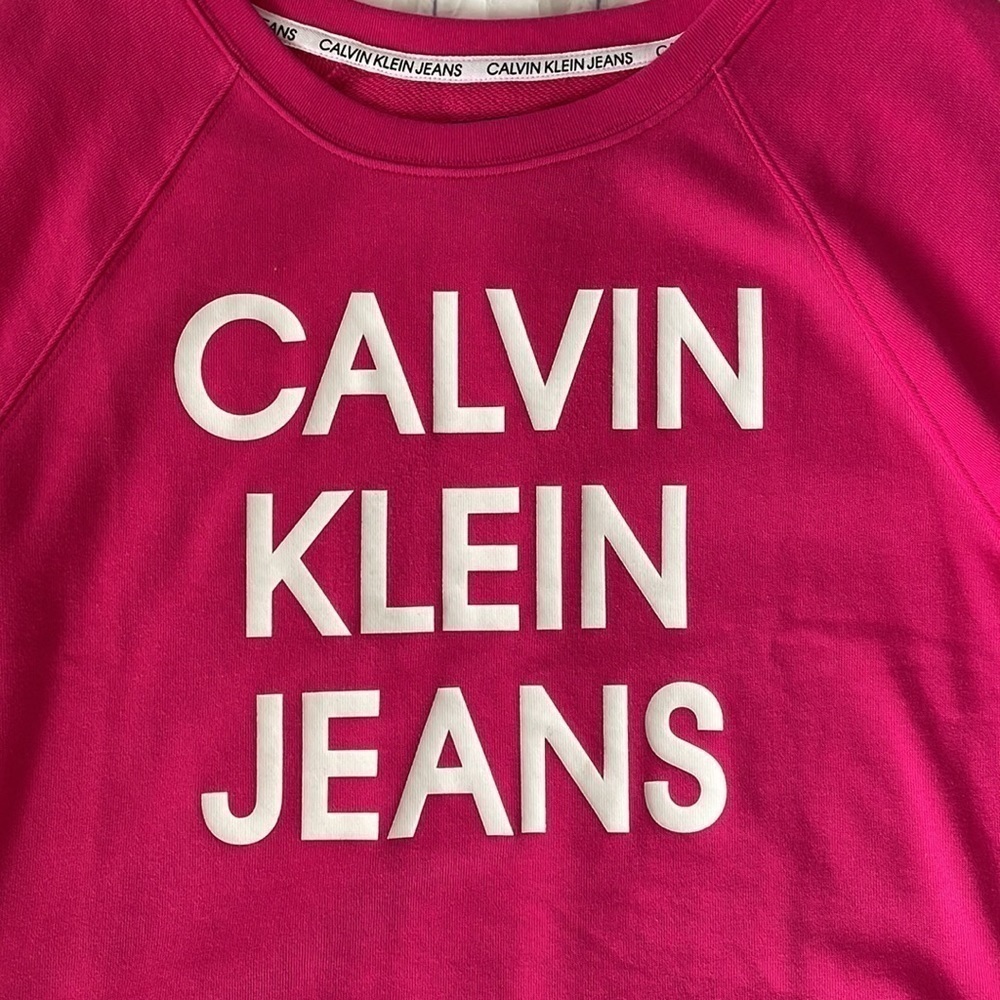 ♥️calvin Klein♥️Crew neck short sleeve Cropped graphic sweat shirt size (Med) - Picture 6 of 7
